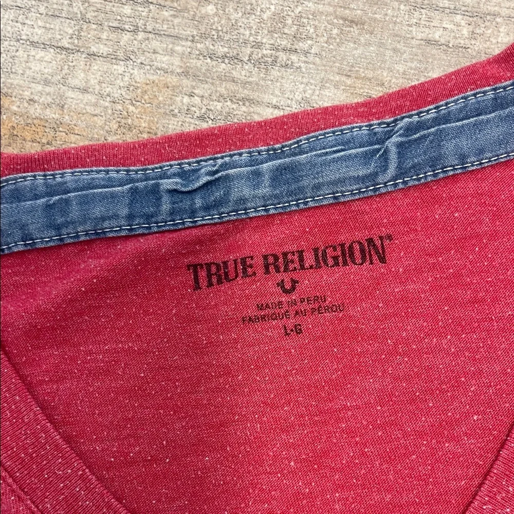 True Religion Mens Red V-Neck Tee T-Shirt made in Peru Size Large L